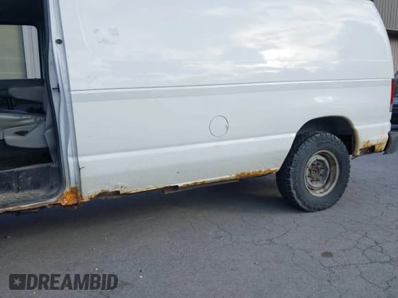 ✅ 2010 Ford Econoline Cargo Commercial • VIN: 1FTNE2EL3ADA92267 • Lot: 43728704. Wystawiony na IAAI z przebiegiem 257 785 mil. Bezpłatny archiwum sprzedaży aukcyjnych z USA i szczegółowy raport historii pojazdu na DreamBid. Zdjęcie 6.