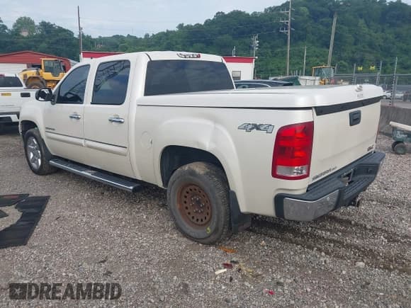 ✅ 2013 GMC Sierra 1500 SLT • VIN: 3GTP2WE71DG309690 • Lot: 42613096. Listed on IAAI with 124,483 mi. Free auction sales archive from the USA and detailed vehicle history report at DreamBid. Image 3.