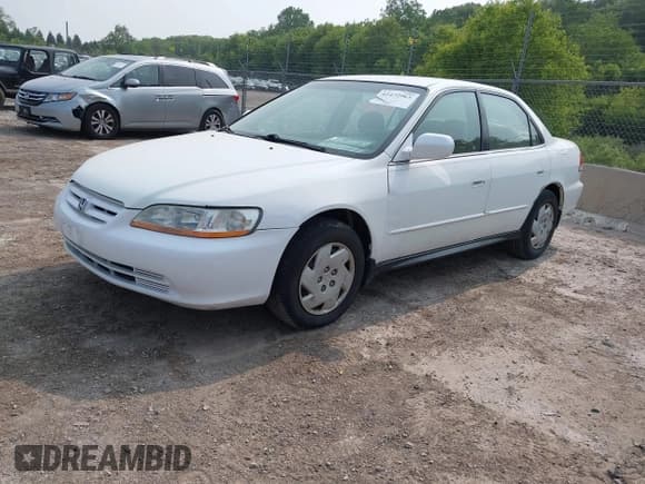 ✅ 2001 Honda Accord LX • VIN: 1HGCG16411A043249 • Лот: 42472965. Опубликован ранее на IAAI с пробегом 139 858 миль. Бесплатный доступ к архиву аукционных продаж из США и подробный отчёт об истории автомобиля на DreamBid. Изображение 2.