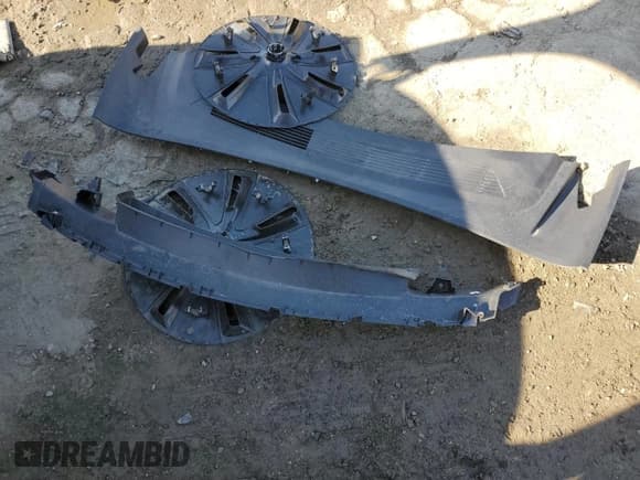 ✅ 2024 Tesla Model 3 • VIN: 5YJ3E1EA3RF746320 • Lot: 49671915. Wystawiony na Copart z przebiegiem 9 572 mil. Bezpłatny archiwum sprzedaży aukcyjnych z USA i szczegółowy raport historii pojazdu na DreamBid. Zdjęcie 14.