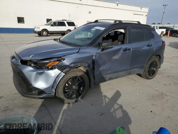 ✅ 2024 Toyota Corolla Cross Hybrid S • VIN: 7MUFBABG9RV047368 • Лот: 81112375. Опубликован ранее на Copart с пробегом Не указан. Бесплатный доступ к архиву аукционных продаж из США и подробный отчёт об истории автомобиля на DreamBid. Изображение 1.