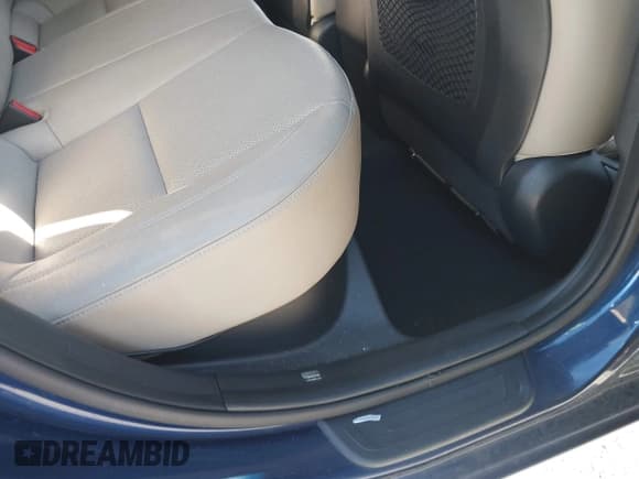 ✅ 2013 Hyundai Elantra • VIN: KMHD35LE4DU105308 • Lot: 43498496. Listed on IAAI with Not provided. Free auction sales archive from the USA and detailed vehicle history report at DreamBid. Image 8.