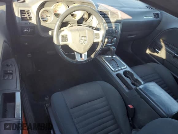 ✅ 2012 Dodge Challenger SXT Plus • VIN: 2C3CDYAG6CH125276 • Лот: 90838435. Опубликован ранее на Copart с пробегом 255 410 миль. Бесплатный доступ к архиву аукционных продаж из США и подробный отчёт об истории автомобиля на DreamBid. Изображение 8.