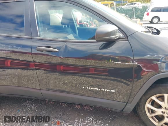 ✅ 2016 Jeep Cherokee Altitude • VIN: 1C4PJMAS7GW235912 • Lot: 43372116. Wystawiony na IAAI z przebiegiem 96 739 mil. Bezpłatny archiwum sprzedaży aukcyjnych z USA i szczegółowy raport historii pojazdu na DreamBid. Zdjęcie 18.