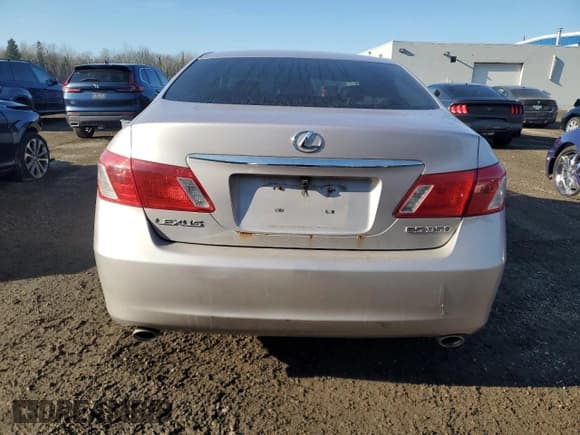 ✅ 2007 Lexus ES 330 • VIN: JTHBJ46G272002654 • Lot: 93108335. Wystawiony na Copart z przebiegiem 253 482 mil. Bezpłatny archiwum sprzedaży aukcyjnych z USA i szczegółowy raport historii pojazdu na DreamBid. Zdjęcie 6.