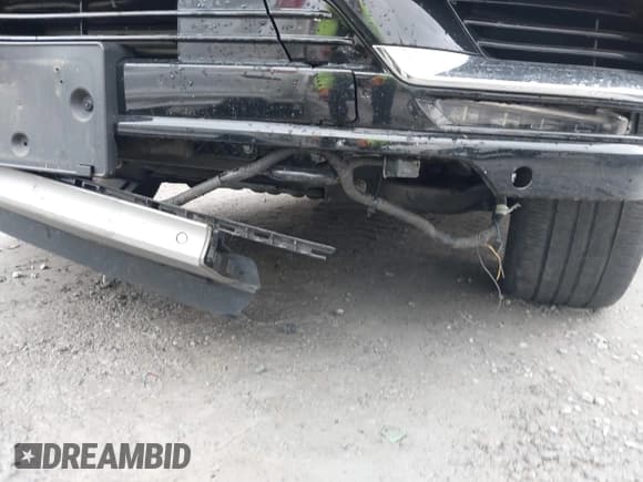 ✅ 2018 Lincoln Navigator Select • VIN: 5LMJJ2JT2JEL12887 • Lot: 43587664. Wystawiony na IAAI z przebiegiem 111 842 mil. Bezpłatny archiwum sprzedaży aukcyjnych z USA i szczegółowy raport historii pojazdu na DreamBid. Zdjęcie 19.