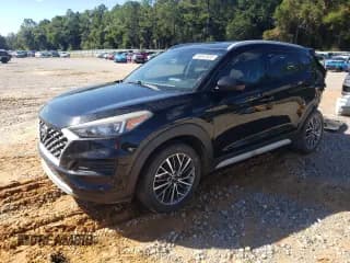 ✅ 2019 Hyundai Tucson SEL • VIN: KM8J33AL6KU967158 • Лот: 90447855. Опубликован ранее на Copart с пробегом 54 848 миль. Бесплатный доступ к архиву аукционных продаж из США и подробный отчёт об истории автомобиля на DreamBid. Изображение 1.