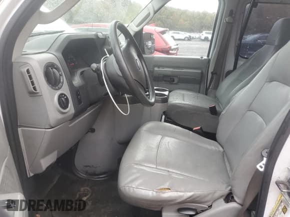 ✅ 2014 Ford Econoline Cargo Commercial • VIN: 1FTNS2EW9EDA51148 • Lot: 87183575. Wystawiony na Copart z przebiegiem 266 833 mil. Bezpłatny archiwum sprzedaży aukcyjnych z USA i szczegółowy raport historii pojazdu na DreamBid. Zdjęcie 7.