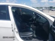 ✅ 2016 Kia Cadenza Premium • VIN: KNALN4D70G5217846 • Lot: 42572697. Wystawiony na IAAI z przebiegiem 179 278 mil. Bezpłatny archiwum sprzedaży aukcyjnych z USA i szczegółowy raport historii pojazdu na DreamBid. Zdjęcie 5.