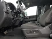 ✅ 2025 Chevrolet Silverado 2500HD Custom • VIN: 2GC4KME7XS1122705 • Lot: 67320595. Wystawiony na Copart z przebiegiem 7 276 mil. Bezpłatny archiwum sprzedaży aukcyjnych z USA i szczegółowy raport historii pojazdu na DreamBid. Zdjęcie 7.