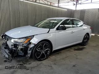 ✅ 2025 Nissan Altima SR • VIN: 1N4BL4CWXSN343479 • Lot: 71965345. Wystawiony na Copart z przebiegiem 12 575 mil. Bezpłatny archiwum sprzedaży aukcyjnych z USA i szczegółowy raport historii pojazdu na DreamBid. Zdjęcie 1.