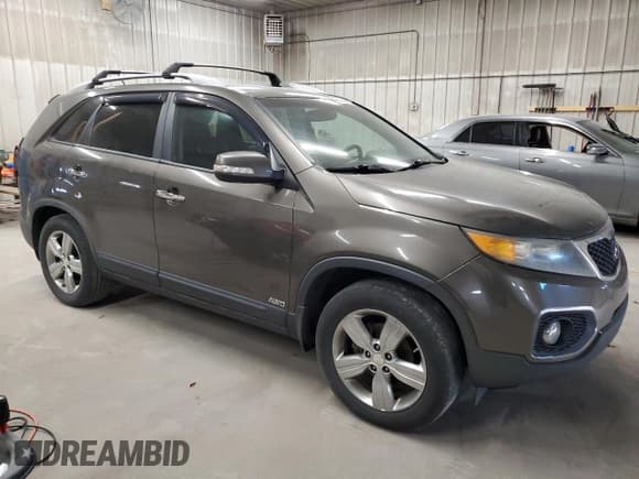 ✅ 2013 Kia Sorento EX • VIN: 5XYKUDA29DG391069 • Лот: 93184295. Опубликован ранее на Copart с пробегом 199 567 миль. Бесплатный доступ к архиву аукционных продаж из США и подробный отчёт об истории автомобиля на DreamBid. Изображение 4.