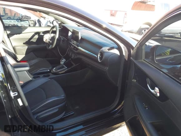 ✅ 2021 Kia Forte GT-Line • VIN: 3KPF34AD1ME320810 • Lot: 43580548. Listed on IAAI with 61,485 mi. Free auction sales archive from the USA and detailed vehicle history report at DreamBid. Image 5.