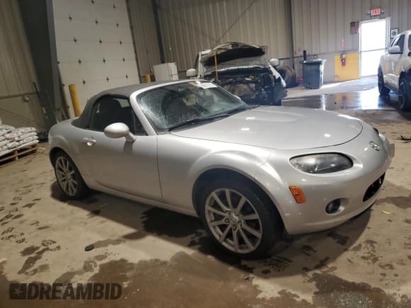 ✅ 2006 Mazda MX-5 Miata Touring • VIN: JM1NC25F360121863 • Lot: 88010315. Wystawiony na Copart z przebiegiem 39 541 mil. Bezpłatny archiwum sprzedaży aukcyjnych z USA i szczegółowy raport historii pojazdu na DreamBid. Zdjęcie 4.