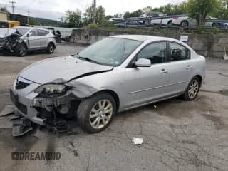 ✅ 2008 Mazda 3 i Touring • VIN: JM1BK32G981851007 • Лот: 89611675. Опубликован ранее на Copart с пробегом 224 893 миль. Бесплатный доступ к архиву аукционных продаж из США и подробный отчёт об истории автомобиля на DreamBid. Изображение 1.