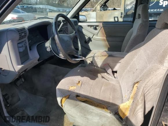 ✅ 1996 Chevrolet S-10 LS • VIN: 1GCCS19X5TK129857 • Лот: 52184725. Опубликован ранее на Copart с пробегом 314 015 миль. Бесплатный доступ к архиву аукционных продаж из США и подробный отчёт об истории автомобиля на DreamBid. Изображение 7.