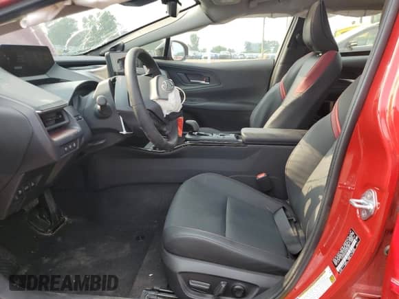 2024 Toyota Prius SE с VIN JTDACACU3R3036289, выставлен на аукционе Copart как лот 67377685 с пробегом 3 667 миль миль и На запчасти • Non repairable. История ставок и продаж доступна на DreamBid. Изображение 7.