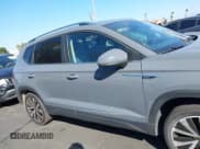 ✅ 2024 Volkswagen Taos SE • VIN: 3VVEX7B20RM026036 • Lot: 43571592. Wystawiony na IAAI z przebiegiem 39 023 mil. Bezpłatny archiwum sprzedaży aukcyjnych z USA i szczegółowy raport historii pojazdu na DreamBid. Zdjęcie 13.