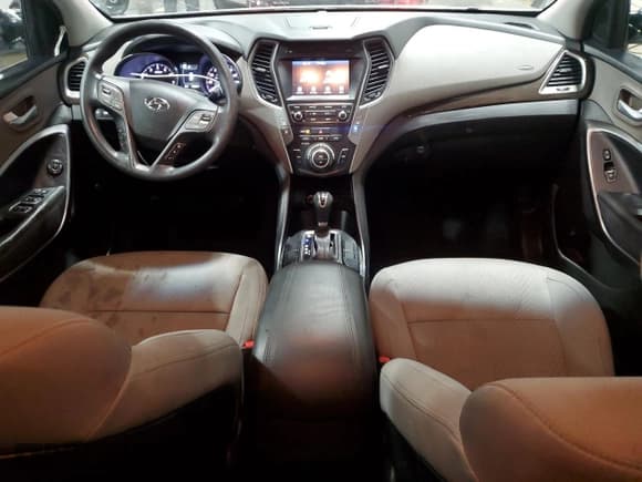 ✅ 2017 Hyundai Santa Fe 2.4L • VIN: 5XYZUDLB8HG496235 • Лот: 85846985. Опубликован ранее на Copart с пробегом 115 687 миль. Бесплатный доступ к архиву аукционных продаж из США и подробный отчёт об истории автомобиля на DreamBid. Изображение 8.