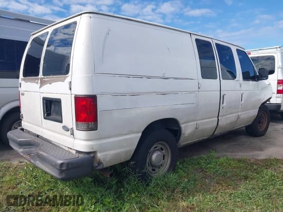 ✅ 2005 Ford Econoline Cargo • VIN: 1FTRE14W95HA96782 • Lot: 43407320. Wystawiony na IAAI z przebiegiem 170 277 mil. Bezpłatny archiwum sprzedaży aukcyjnych z USA i szczegółowy raport historii pojazdu na DreamBid. Zdjęcie 4.