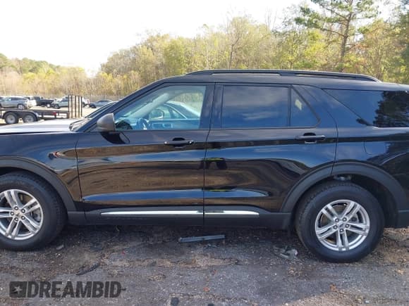 ✅ 2024 Ford Explorer XLT • VIN: 1FMSK7DH3RGA84441 • Lot: 43822795. Wystawiony na IAAI z przebiegiem 41 396 mil. Bezpłatny archiwum sprzedaży aukcyjnych z USA i szczegółowy raport historii pojazdu na DreamBid. Zdjęcie 14.