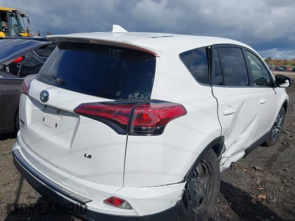 ✅ 2018 Toyota RAV4 LE • VIN: JTMZFREV9JJ740432 • Lot: 43522436. Listed on IAAI with 56,335 mi. Free auction sales archive from the USA and detailed vehicle history report at DreamBid. Image 4.