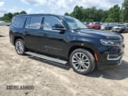 ✅ 2022 Jeep Grand Wagoneer Series II • VIN: 1C4SJVFJ5NS194152 • Lot: 64996304. Wystawiony na Copart z przebiegiem Nie podano. Bezpłatny archiwum sprzedaży aukcyjnych z USA i szczegółowy raport historii pojazdu na DreamBid. Zdjęcie 4.