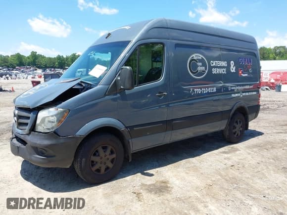 ✅ 2018 Mercedes-Benz Sprinter Cargo Worker • VIN: WD3PE7CD9JP640248 • Lot: 42318909. Wystawiony na IAAI z przebiegiem 109 000 mil. Bezpłatny archiwum sprzedaży aukcyjnych z USA i szczegółowy raport historii pojazdu na DreamBid. Zdjęcie 17.