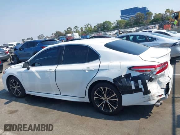 2020 Toyota Camry Hybrid SE z VIN 4T1G31AK0LU541702, wystawiony jako IAAI lot #42918554 z przebiegiem 118 679 mil mil oraz . Historia ofert i sprzedaży dostępna na DreamBid. Obrazek 14.
