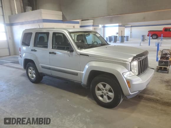 ✅ 2011 Jeep Liberty Sport • VIN: 1J4PN2GK5BW579922 • Lot: 82185145. Wystawiony na Copart z przebiegiem 191 798 mil. Bezpłatny archiwum sprzedaży aukcyjnych z USA i szczegółowy raport historii pojazdu na DreamBid. Zdjęcie 4.