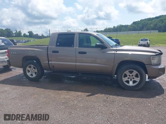 ✅ 2010 Dodge Dakota Bighorn/Lonestar • VIN: 1D7CW3GK3AS130838 • Lot: 42473115. Wystawiony na IAAI z przebiegiem 205 215 mil. Bezpłatny archiwum sprzedaży aukcyjnych z USA i szczegółowy raport historii pojazdu na DreamBid. Zdjęcie 13.