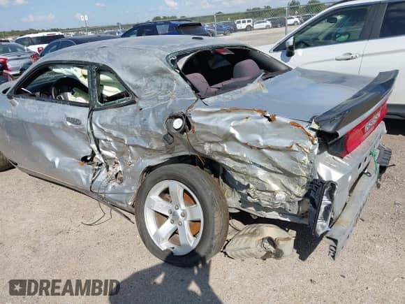 ✅ 2012 Dodge Challenger SXT Plus • VIN: 2C3CDYAG2CH134430 • Lot: 43382408. Wystawiony na IAAI z przebiegiem Nie podano. Bezpłatny archiwum sprzedaży aukcyjnych z USA i szczegółowy raport historii pojazdu na DreamBid. Zdjęcie 6.