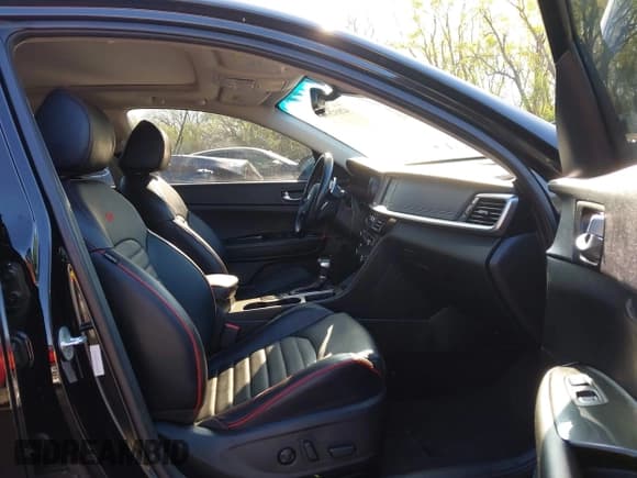 ✅ 2019 Kia Optima SX • VIN: 5XXGW4L23KG309061 • Lot: 42032596. Wystawiony na IAAI z przebiegiem 74 894 mil. Bezpłatny archiwum sprzedaży aukcyjnych z USA i szczegółowy raport historii pojazdu na DreamBid. Zdjęcie 5.