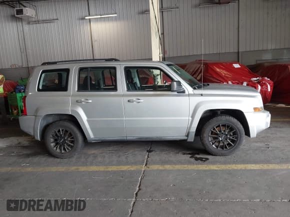 ✅ 2010 Jeep Patriot Sport • VIN: 1J4NF2GB9AD658282 • Lot: 43536970. Wystawiony na IAAI z przebiegiem 116 337 mil. Bezpłatny archiwum sprzedaży aukcyjnych z USA i szczegółowy raport historii pojazdu na DreamBid. Zdjęcie 13.