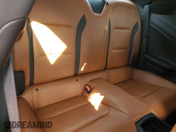 ✅ 2019 Chevrolet Camaro 2LT • VIN: 1G1FD1RX3K0147672 • Lot: 74310974. Wystawiony na Copart z przebiegiem 137 752 mil. Bezpłatny archiwum sprzedaży aukcyjnych z USA i szczegółowy raport historii pojazdu na DreamBid. Zdjęcie 10.