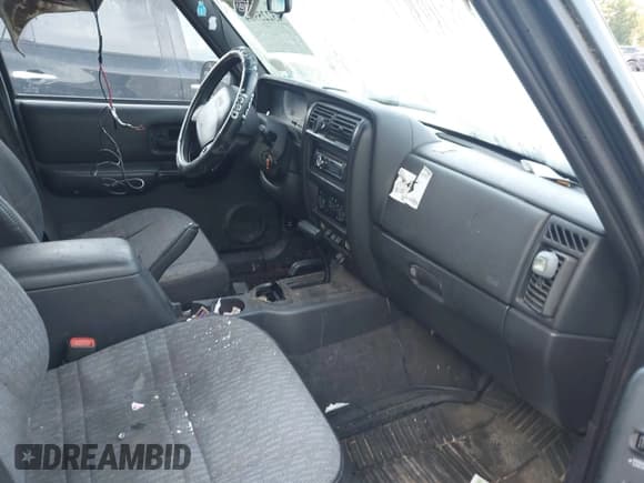 ✅ 2000 Jeep Cherokee • VIN: 1J4FF48S4YL260945 • Lot: 43225984. Listed on IAAI with 212,606 mi. Free auction sales archive from the USA and detailed vehicle history report at DreamBid. Image 5.