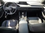 ✅ 2022 Mazda 3 Premium • VIN: JM1BPBML9N1521403 • Лот: 65076385. Опубликован ранее на Copart с пробегом 25 709 миль. Бесплатный доступ к архиву аукционных продаж из США и подробный отчёт об истории автомобиля на DreamBid. Изображение 8.