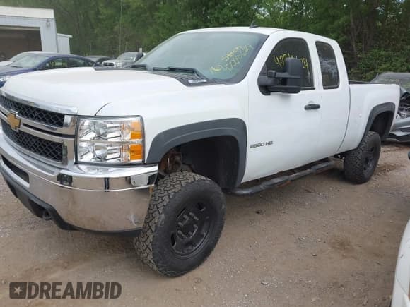 ✅ 2013 Chevrolet Silverado 2500HD Work Truck • VIN: 1GC2KVCG0DZ369368 • Lot: 42240624. Wystawiony na IAAI z przebiegiem 196 105 mil. Bezpłatny archiwum sprzedaży aukcyjnych z USA i szczegółowy raport historii pojazdu na DreamBid. Zdjęcie 2.