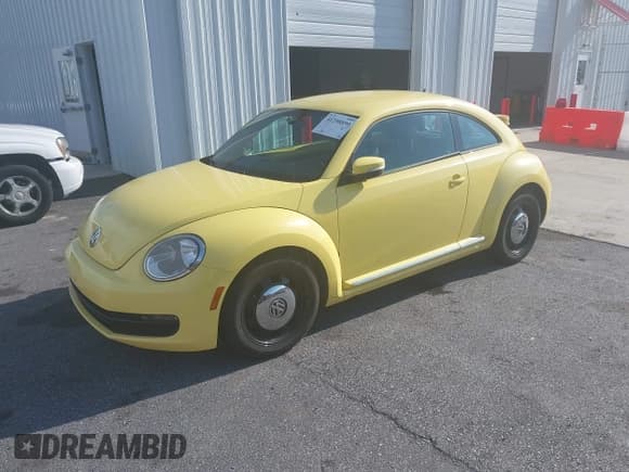✅ 2013 Volkswagen Beetle 2.5L • VIN: 3VWHX7AT7DM613197 • Lot: 41298890. Listed on IAAI with 130,219 mi. Free auction sales archive from the USA and detailed vehicle history report at DreamBid. Image 2.