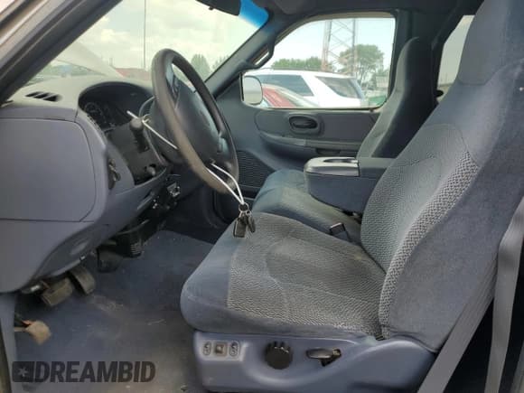 ✅ 1999 Ford F-250 • VIN: 1FTRX27LXXNC18863 • Lot: 63051395. Listed on Copart with 118,695 mi. Free auction sales archive from the USA and detailed vehicle history report at DreamBid. Image 7.