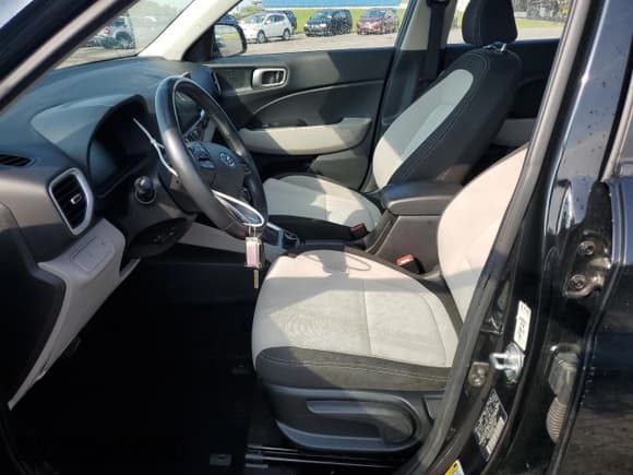 ✅ 2023 Hyundai Venue SEL • VIN: KMHRC8A3XPU232447 • Lot: 62594075. Listed on Copart with 53,248 mi. Free auction sales archive from the USA and detailed vehicle history report at DreamBid. Image 7.