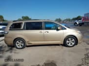 ✅ 2012 Toyota Sienna LE • VIN: 5TDKK3DC5CS228702 • Лот: 43922596. Опубликован ранее на IAAI с пробегом 187 141 миль. Бесплатный доступ к архиву аукционных продаж из США и подробный отчёт об истории автомобиля на DreamBid. Изображение 13.