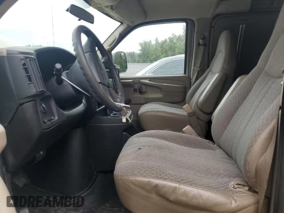✅ 2005 GMC Savana Cargo • VIN: 1GTGG25V351252241 • Лот: 69128415. Опубликован ранее на Copart с пробегом 176 559 миль. Бесплатный доступ к архиву аукционных продаж из США и подробный отчёт об истории автомобиля на DreamBid. Изображение 7.