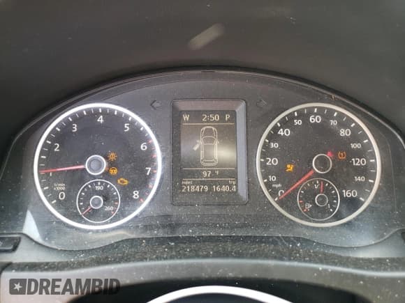 ✅ 2012 Volkswagen Tiguan LE • VIN: WVGAV7AX1CW529240 • Лот: 58011505. Опубликован ранее на Copart с пробегом 218 479 миль. Бесплатный доступ к архиву аукционных продаж из США и подробный отчёт об истории автомобиля на DreamBid. Изображение 9.