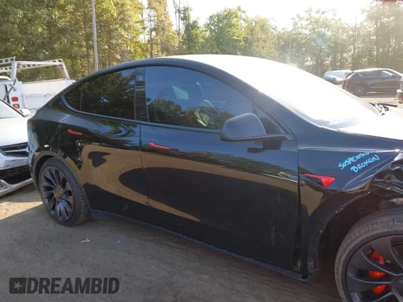 ✅ 2022 Tesla Model Y Performance • VIN: 7SAYGDEF7NF309060 • Lot: 43244618. Listed on IAAI with 32,355 mi. Free auction sales archive from the USA and detailed vehicle history report at DreamBid. Image 14.