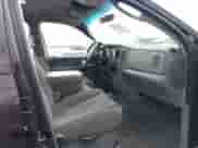 2005 Dodge 3500 SLT z VIN 3D7LS38C95G829634, wystawiony jako IAAI lot #41478684 z przebiegiem 173 801 mil mil oraz . Historia ofert i sprzedaży dostępna na DreamBid. Obrazek 5.