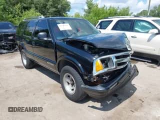1995 Chevrolet Blazer z VIN 1GNCS13W7S2122608, wystawiony jako IAAI lot #42658439 z przebiegiem 155 640 mil mil oraz . Historia ofert i sprzedaży dostępna na DreamBid. Obrazek 1.