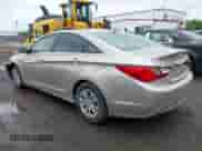 2011 Hyundai Sonata GLS z VIN 5NPEB4AC3BH158368, wystawiony jako IAAI lot #42354939 z przebiegiem 120 918 mil mil oraz . Historia ofert i sprzedaży dostępna na DreamBid. Obrazek 3.