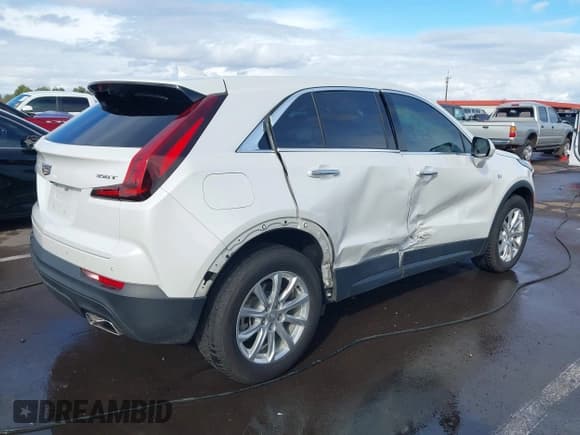 ✅ 2022 Cadillac XT4 FWD Luxury • VIN: 1GYAZAR49NF107519 • Lot: 43726863. Wystawiony na IAAI z przebiegiem 59 324 mil. Bezpłatny archiwum sprzedaży aukcyjnych z USA i szczegółowy raport historii pojazdu na DreamBid. Zdjęcie 4.
