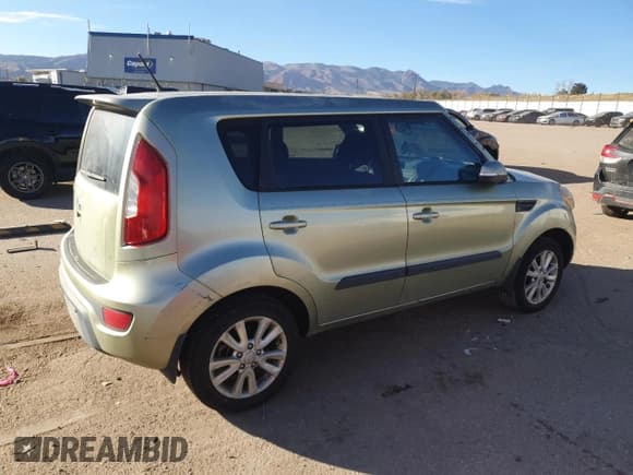 ✅ 2013 Kia Soul + • VIN: KNDJT2A60D7558325 • Lot: 91657795. Wystawiony na Copart z przebiegiem 164 138 mil. Bezpłatny archiwum sprzedaży aukcyjnych z USA i szczegółowy raport historii pojazdu na DreamBid. Zdjęcie 3.